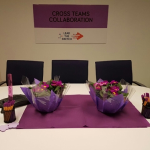 רקפות עם כלי